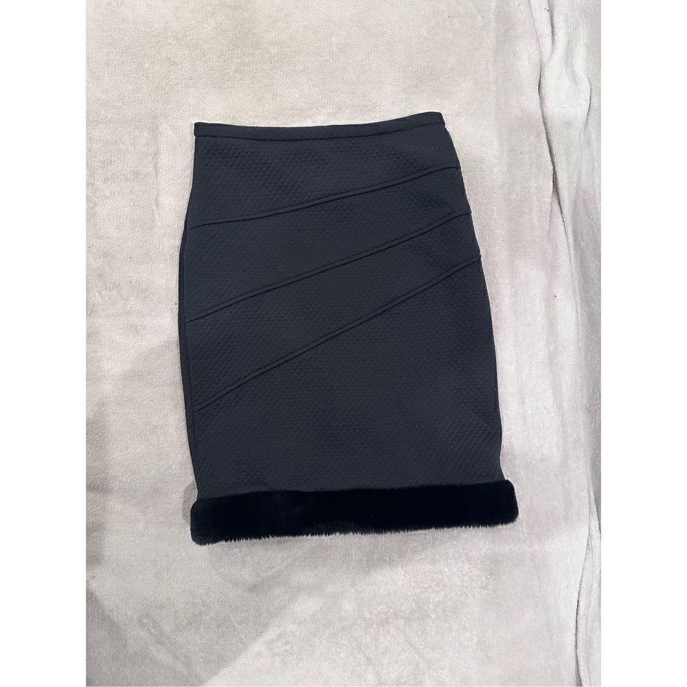Women’s black skirt size 1 with fur at the bottom